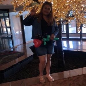 Meet your Posher, Laura